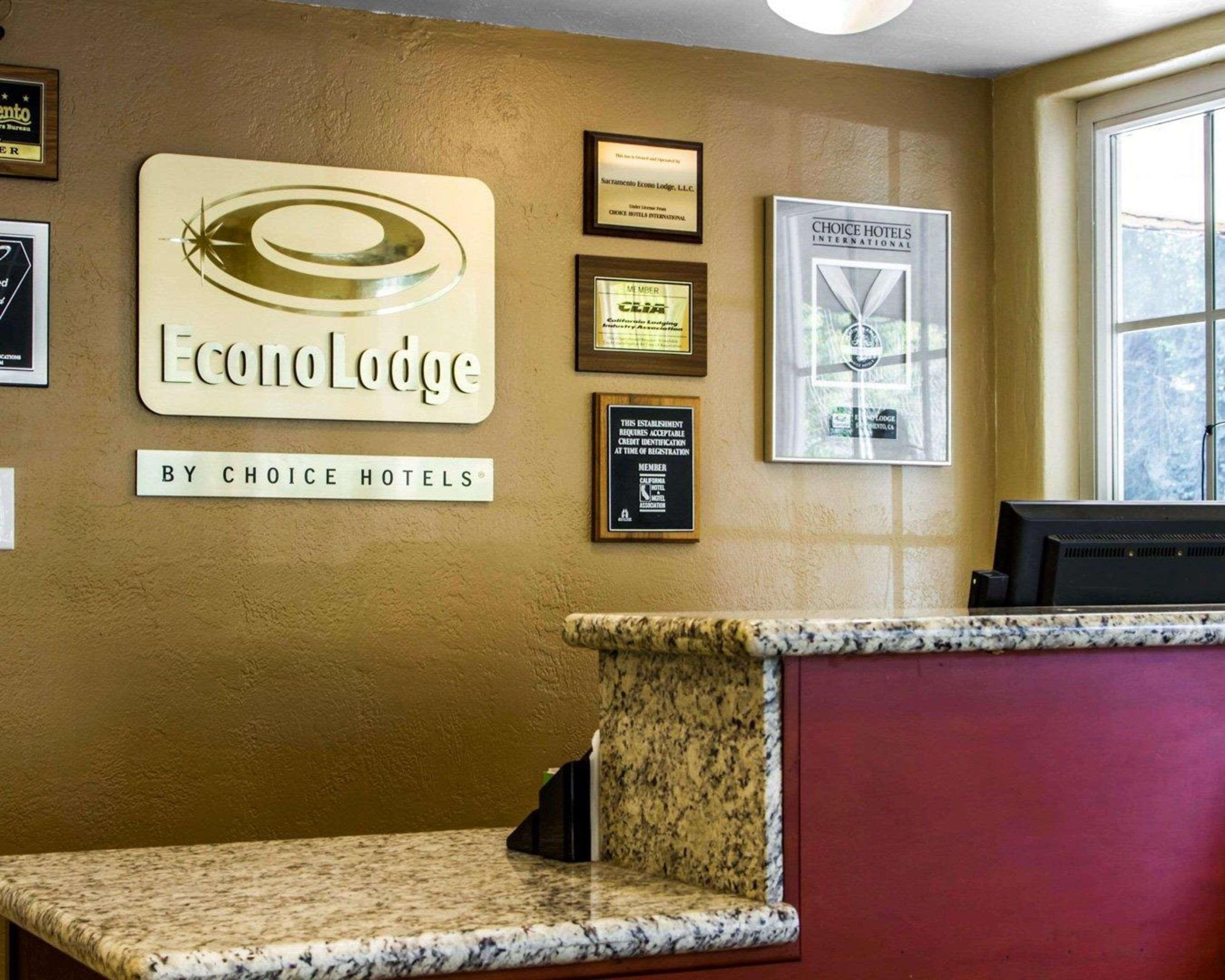 Lodge Econo Convention Center