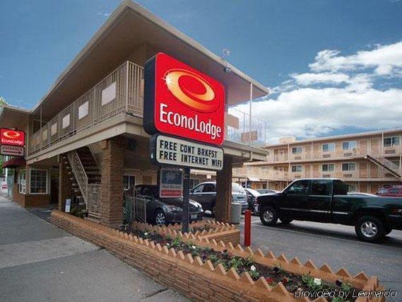 Lodge Econo Convention Center *