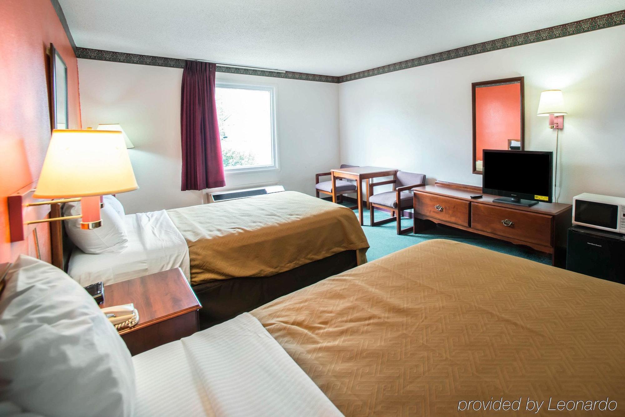Lodge Econo Convention Center *