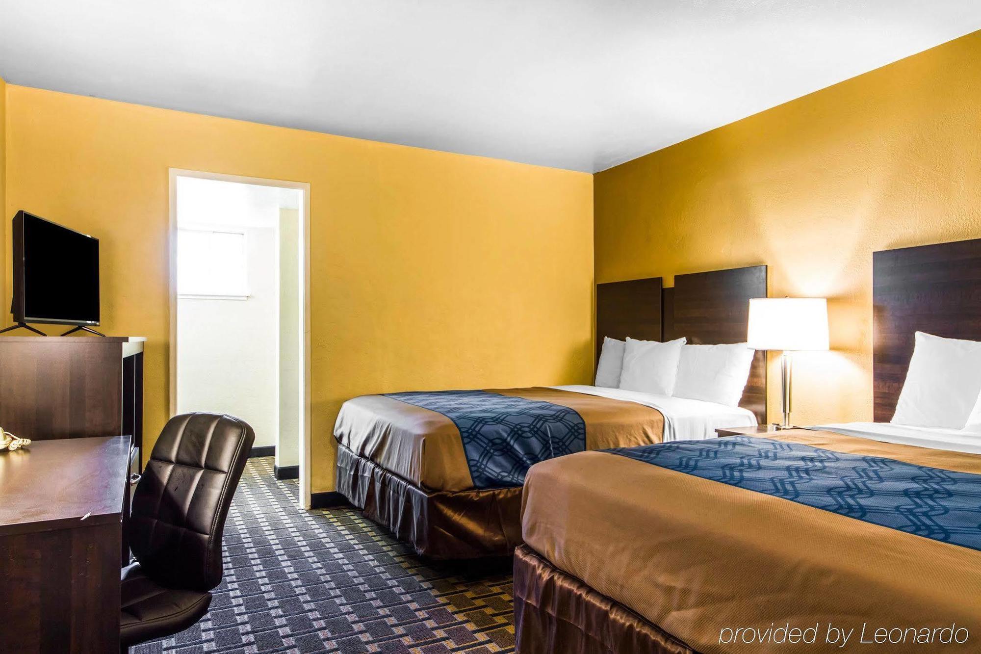Lodge Econo Convention Center *